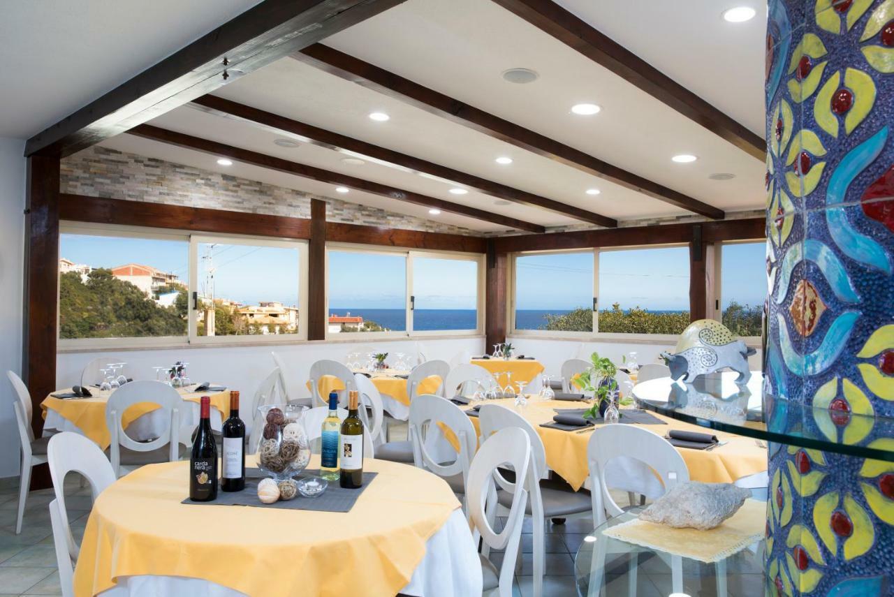 La Playa Hotel