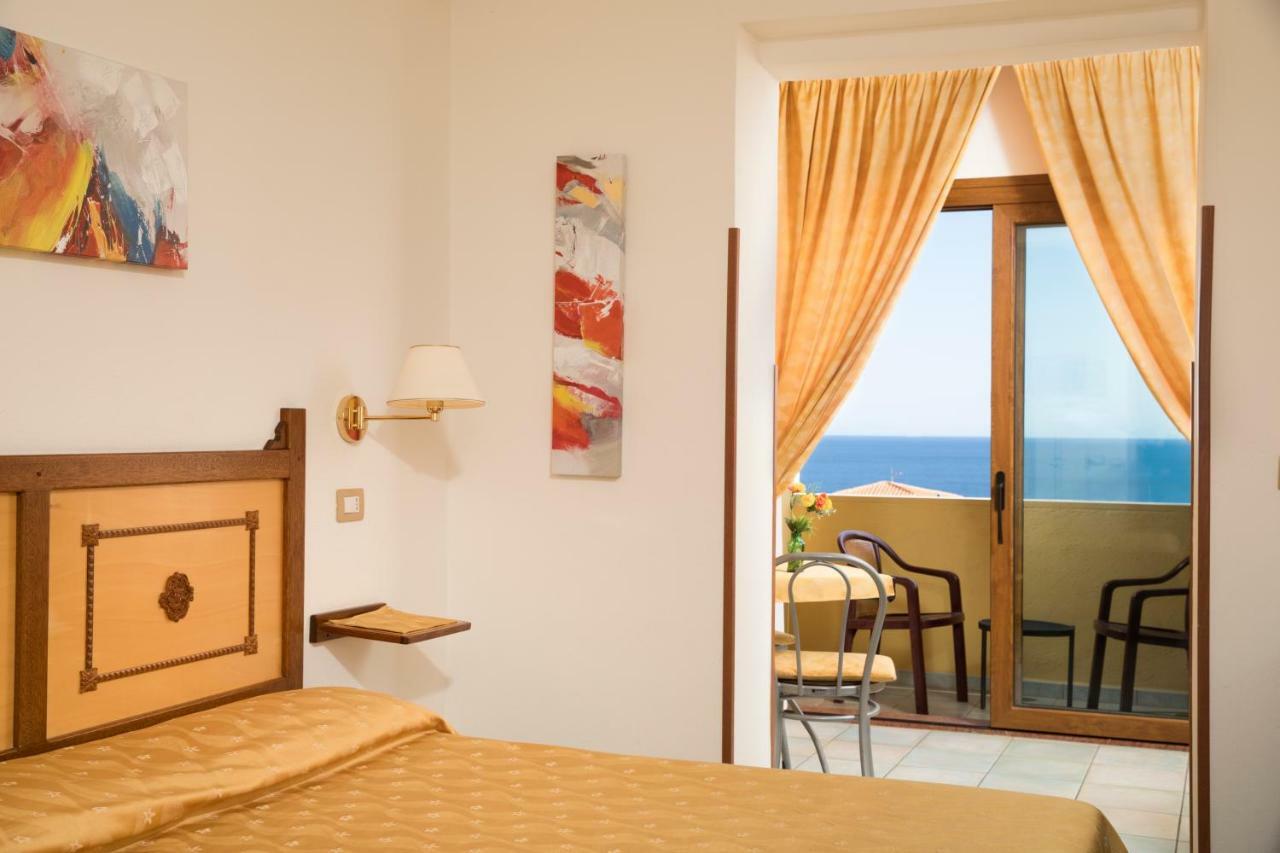 La Playa Hotel
